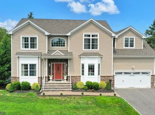 32 Oping Rd, Pompton Plains, NJ 07444