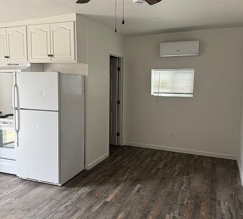 5th image of 1939 E Ashlan Ave