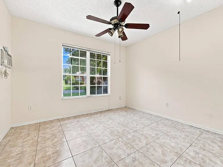 2393 Paulette Dr — Photo 13