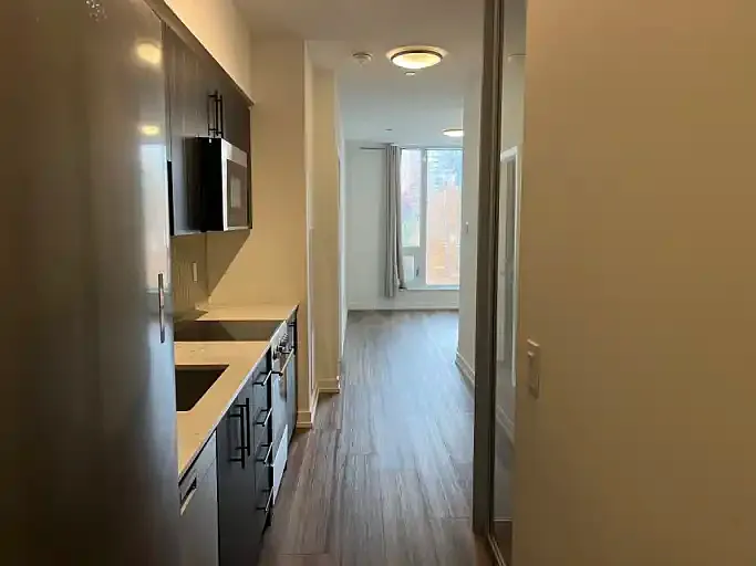 15 Wellington St S #1A — Photo 2