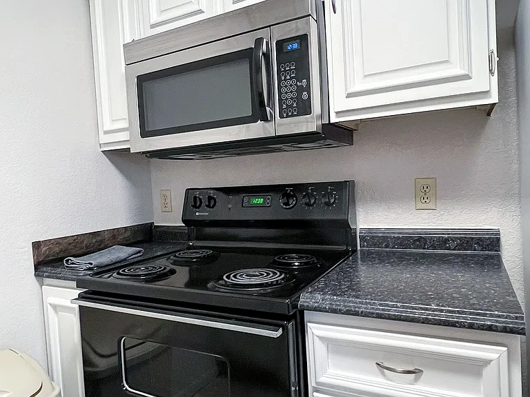 4731 Mills Dr — Photo 7