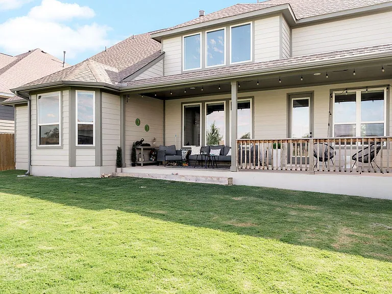 137 Crescent Moon Ct — Photo 36