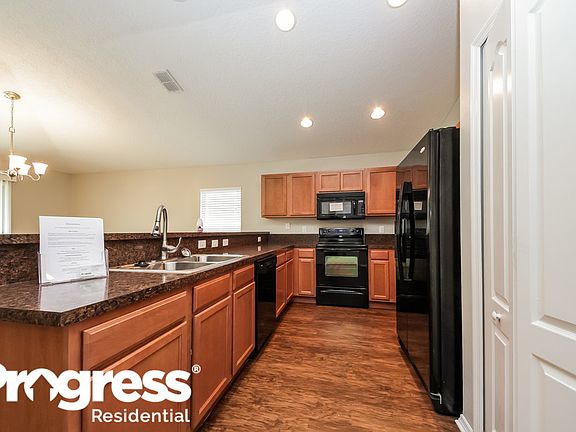 5th image of 11738 Silver Hill Dr