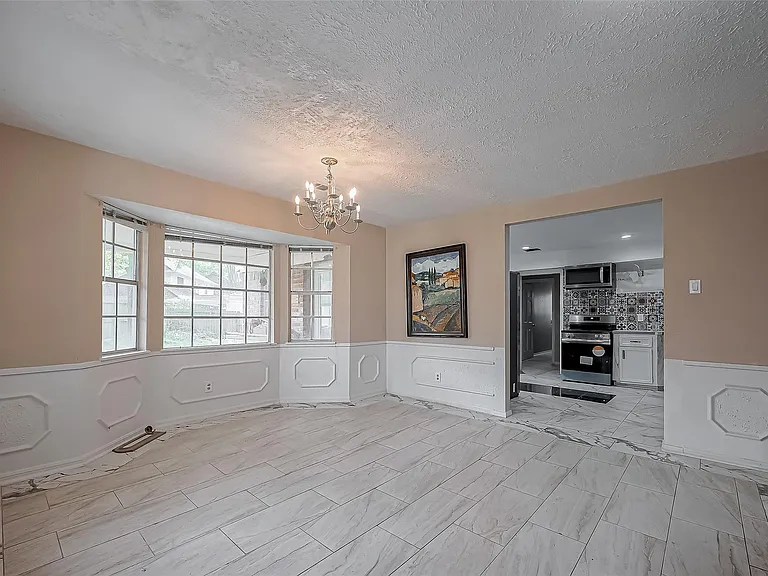 811 Loire Ln — Photo 6
