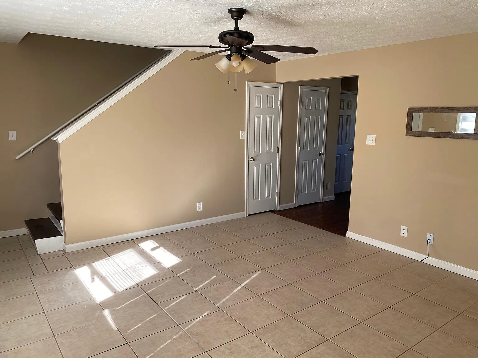 3 bed, 1200 sqft, $1,425 — Photo 4