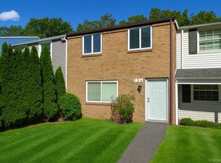 136 Hill Crescent, Calverton, NY 11933