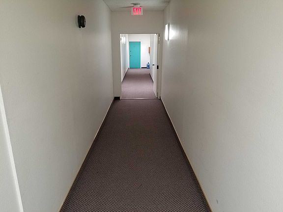 4th image of 11028 Moorpark St #303