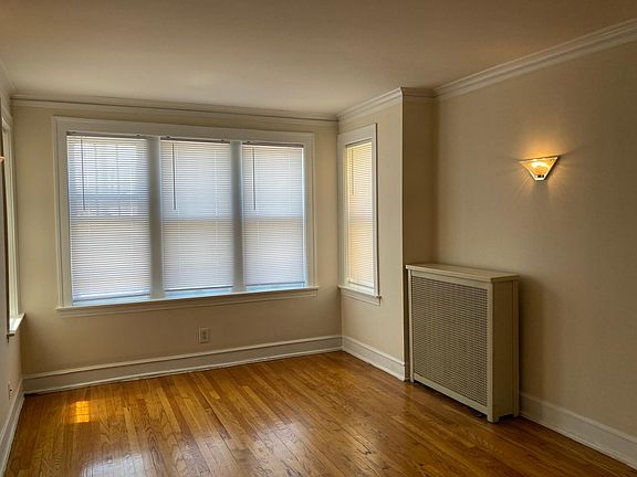2nd image of 2127 Oak Park Ave #3H