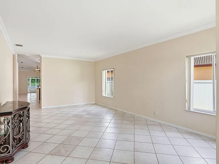1343 SW 44th Ter — Photo 3