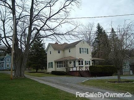 Front
						:
						We consider the front to be facing the lake.