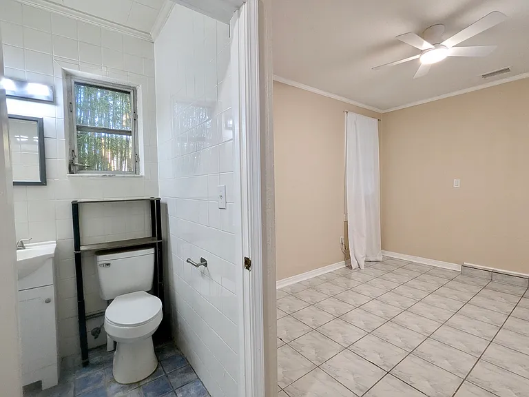 300 W 12th St #B — Photo 7