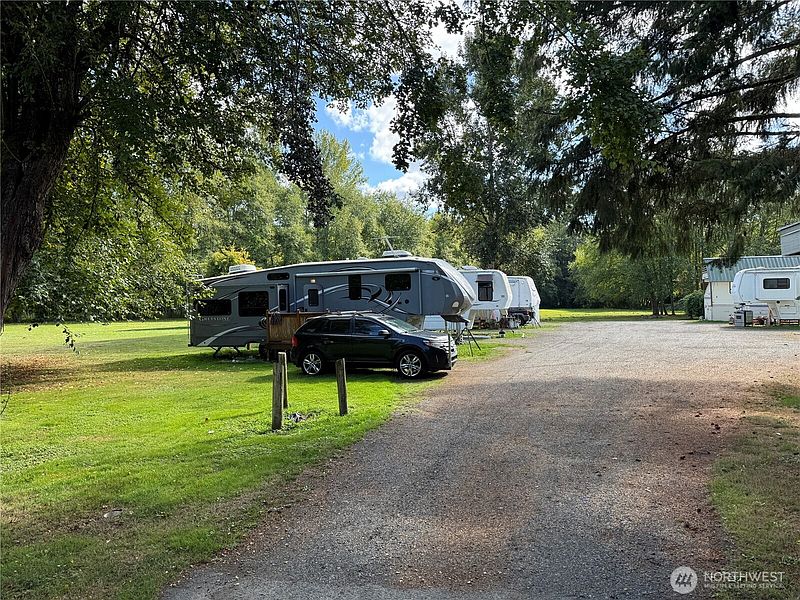 5th image of 4004 Wiggins Road SE