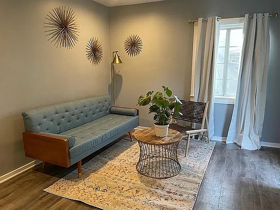 2nd image of 828 Chapman Ave #828