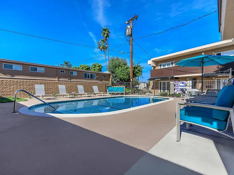 Dorado Plaza Apartments — Photo 13