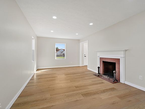4th image of 716 Berkley Rd
