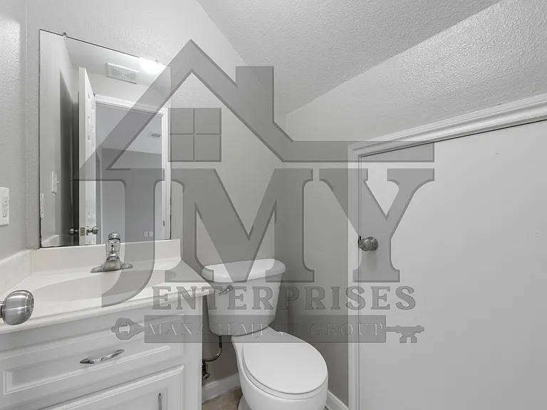 815 Cravens St #F2 — Photo 16