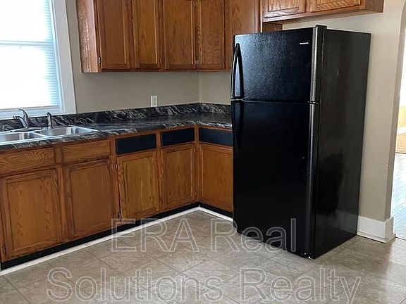 2nd image of 909 W Main St #1