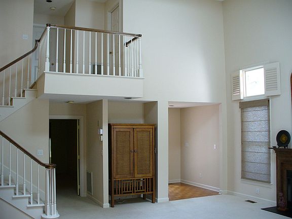 Living Room/Foyer