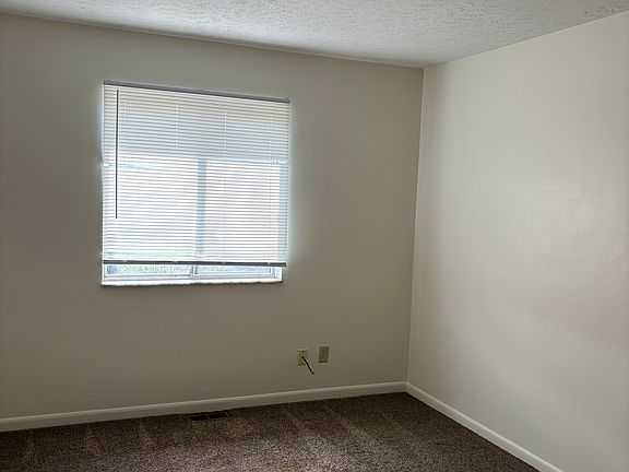 4th image of 726 W Lake Ave #726