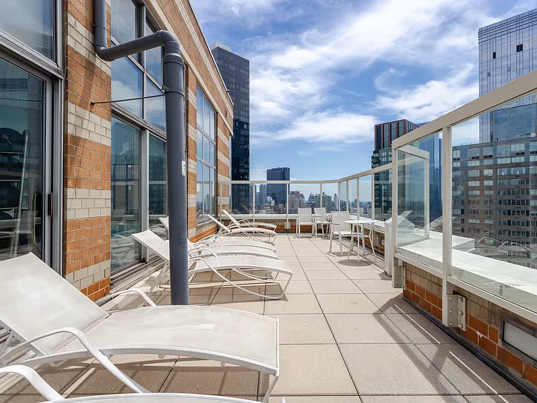 500 W 43rd St #18C — Photo 10