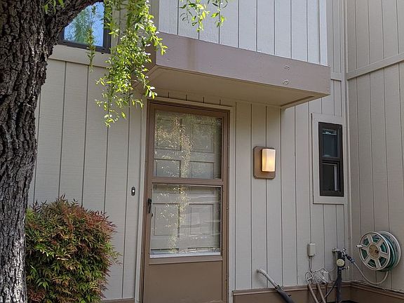 2nd image of 2106 Oak Creek Pl