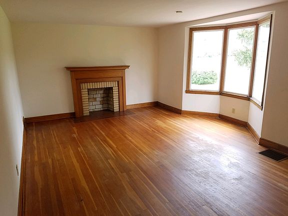 2nd image of 3304 Sullivan Gardens Pkwy