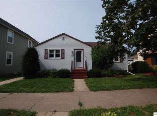 114 N 1st St, Guttenberg, IA 52052