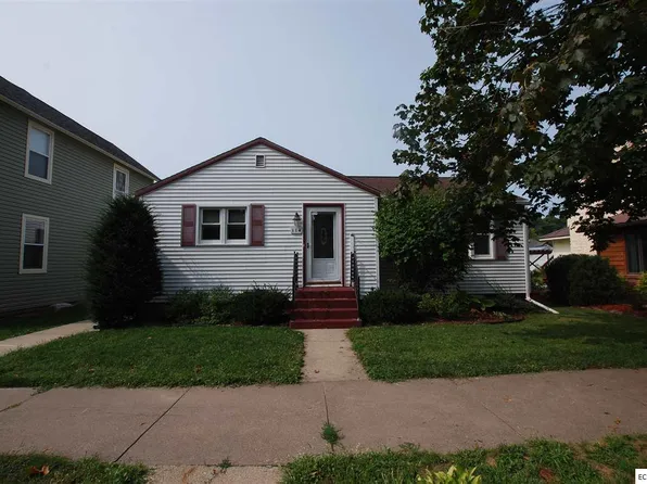 114 N 1st St, Guttenberg, IA 52052