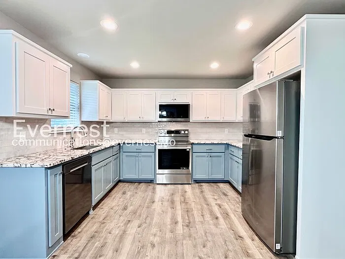 3 bed, 2.0 bath, 1932 sqft, $1,900 — Photo 4