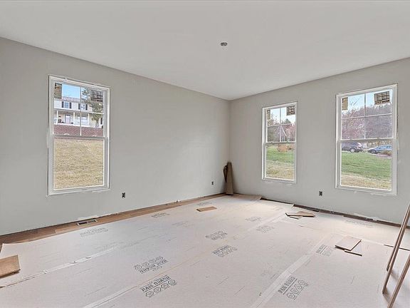 3rd image of 80 Peyton Randolph Ct