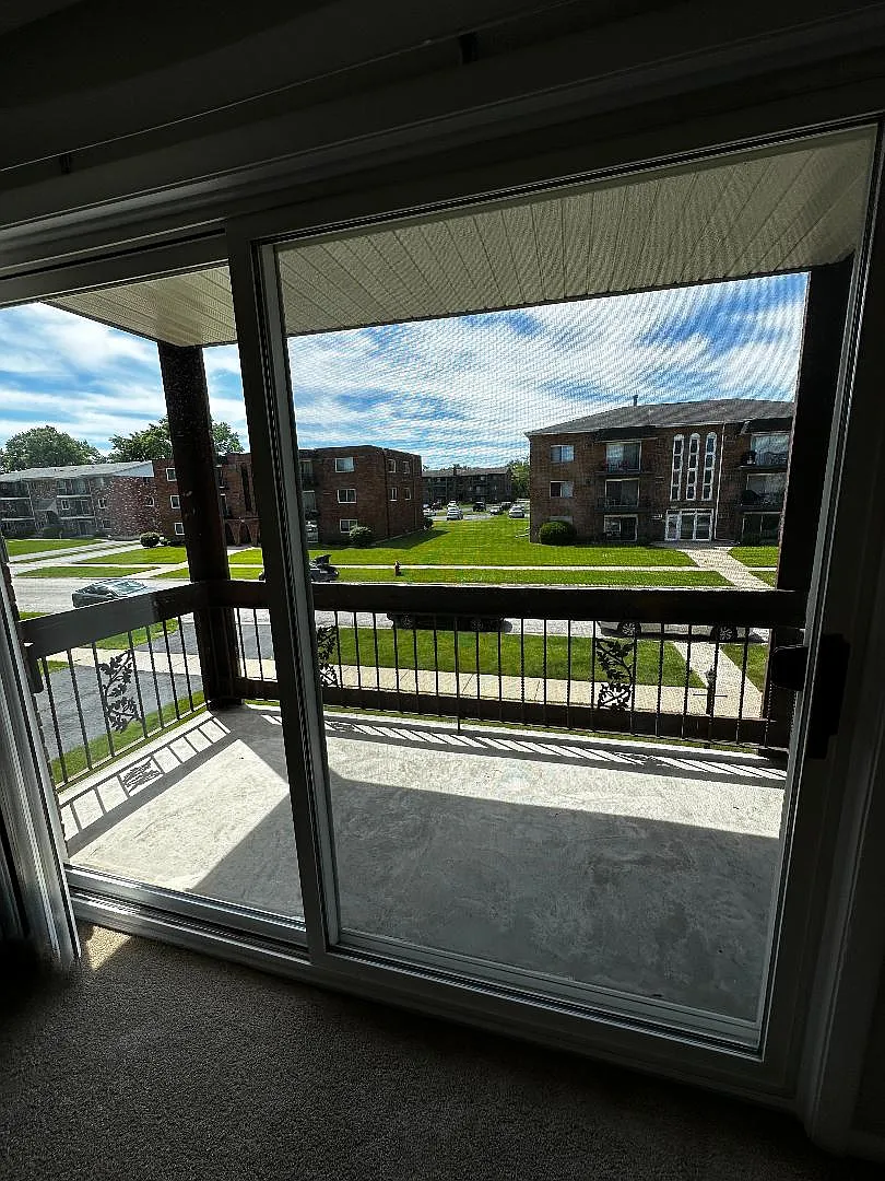 2 bed, 752 sqft, $1,700 — Photo 3