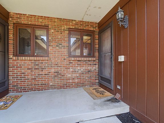 2nd image of 3168 Parkview Cir