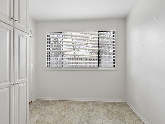 4th image of 5851 Doe Cir
