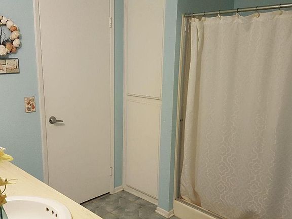 5th image of 548 Edgerton Pl