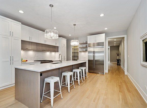5th image of 4411 N Damen Ave