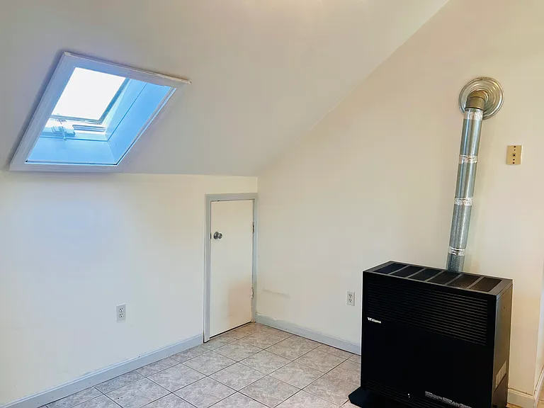 110 Pleasant St #3 — Photo 17