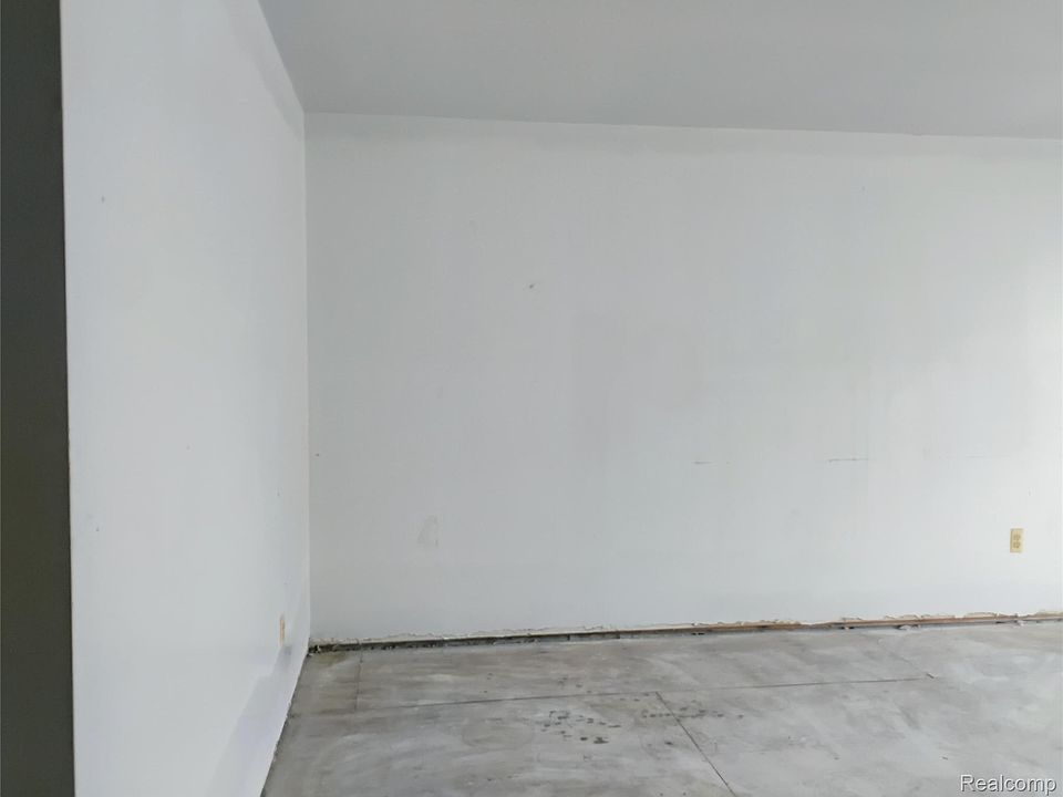22100 Dante St, photo 29