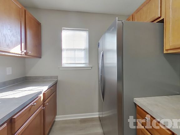 4th image of 819 Chablis Dr