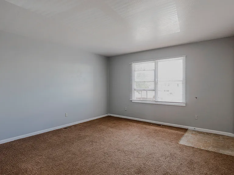 Tippecanoe Drive Apartments — Photo 34