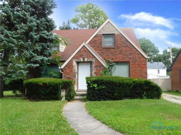 519 Grasser St, Oregon, OH 43616