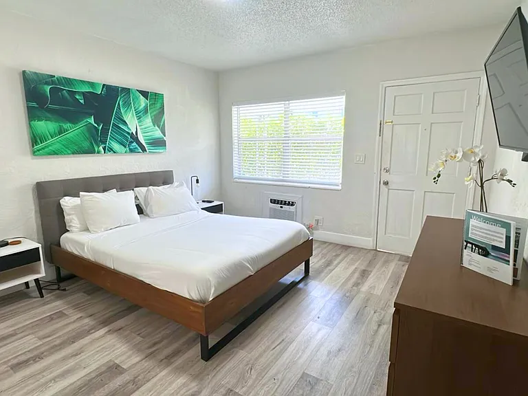 421 Sunset Dr #3 — Photo 2