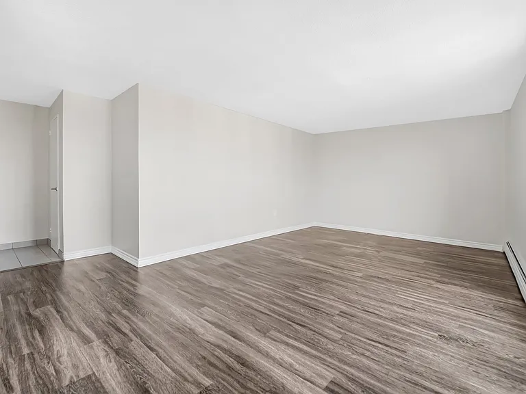 204 Hespeler Rd — Photo 12