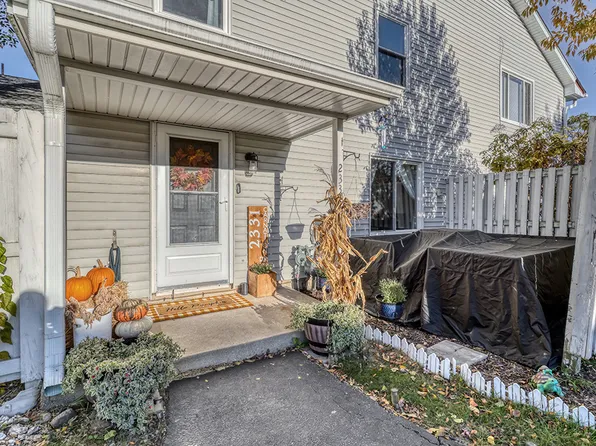 2331 Carnation Dr Unit 2331, Crest Hill, IL 60403