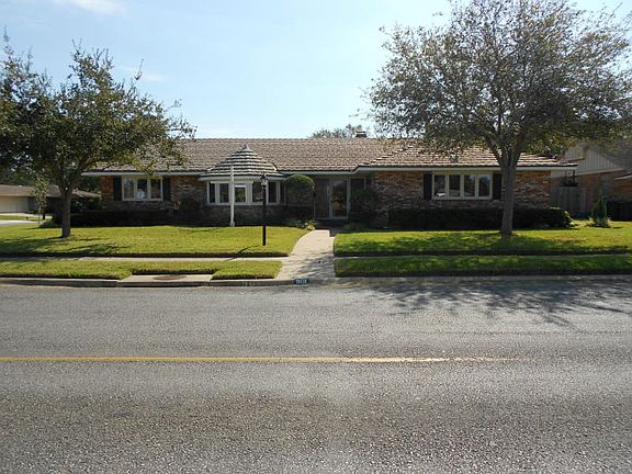 3rd image of 901 Carmel Pkwy