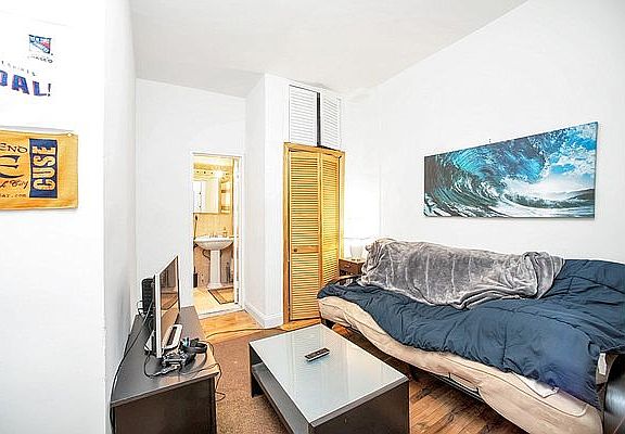 3rd image of 414 E 88th St APT 4C