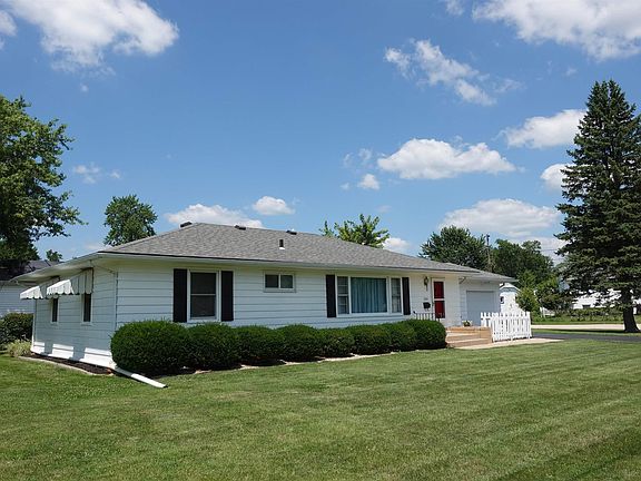 3rd image of 1193 Spruce Ave
