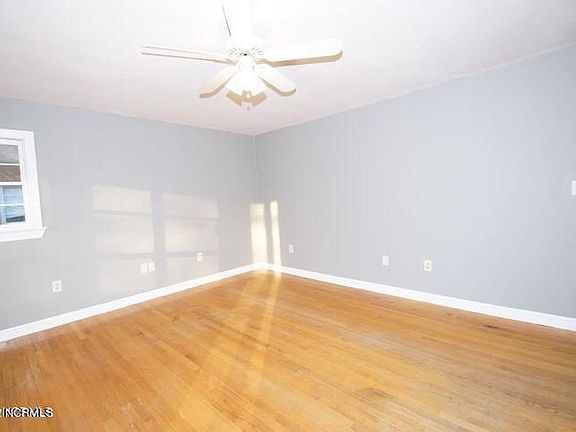 3rd image of 212 S Eastern St