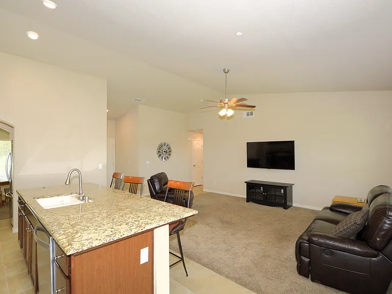 6601 E Saginaw Way — Photo 7