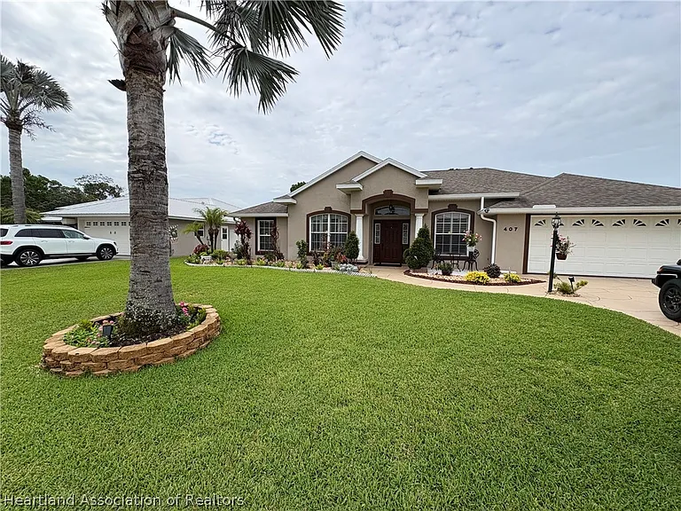 407 Maravilla Ave — Photo 1