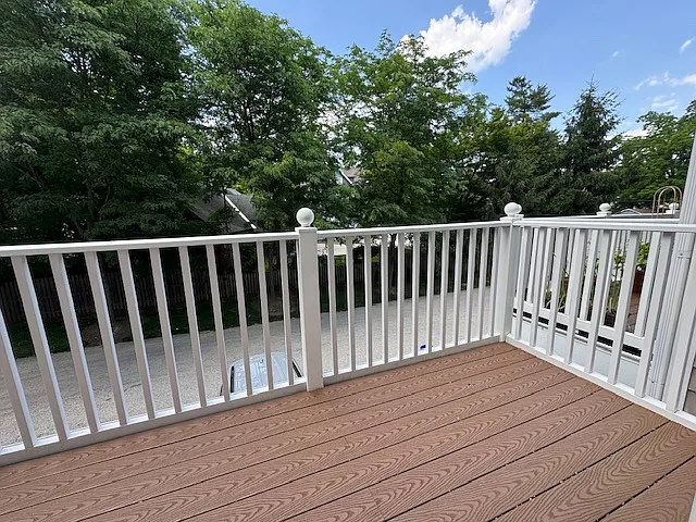 748 Moore Ave — Photo 18